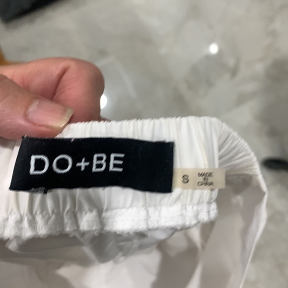 Do + Be White Off-Shoulder Top. Size M - Picture 6 of 6